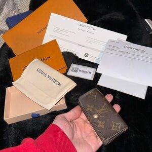 Louis Vuitton 4 key holder
